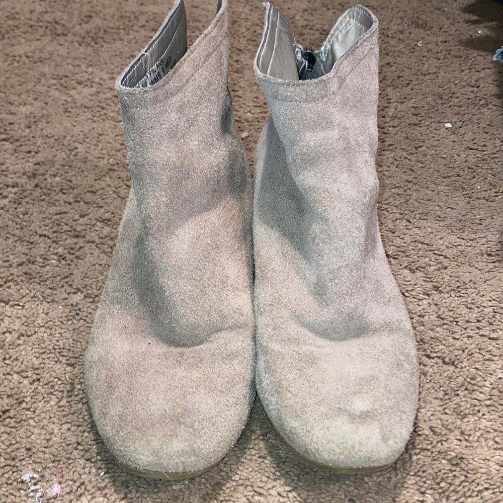 Beige ankle boots. Size 8. Reaction brand.